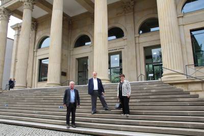 Unterschriftenbergabe in Hannover - Hans-Dieter Weichers, Dieter Baumann und Hedwig Pruin